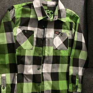 DIXXON FLANNEL CO.  YOUTH MEDIUM LONG SLEEVE BUTTON DOWN FLANNEL SHIRT.